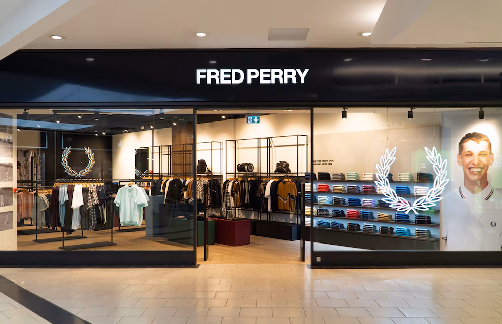 La tradicional marca británica de ropa Fred Perry llega a la Argentina: cómo será su desembarco